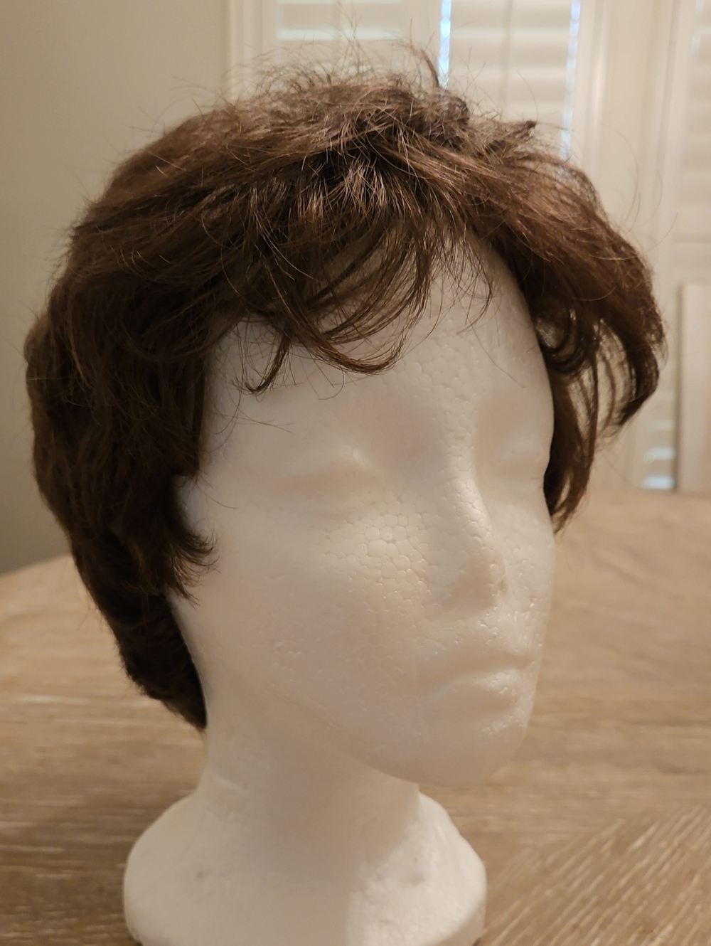 Short Layered Women's Wig in Brown - Classic Everyday Style